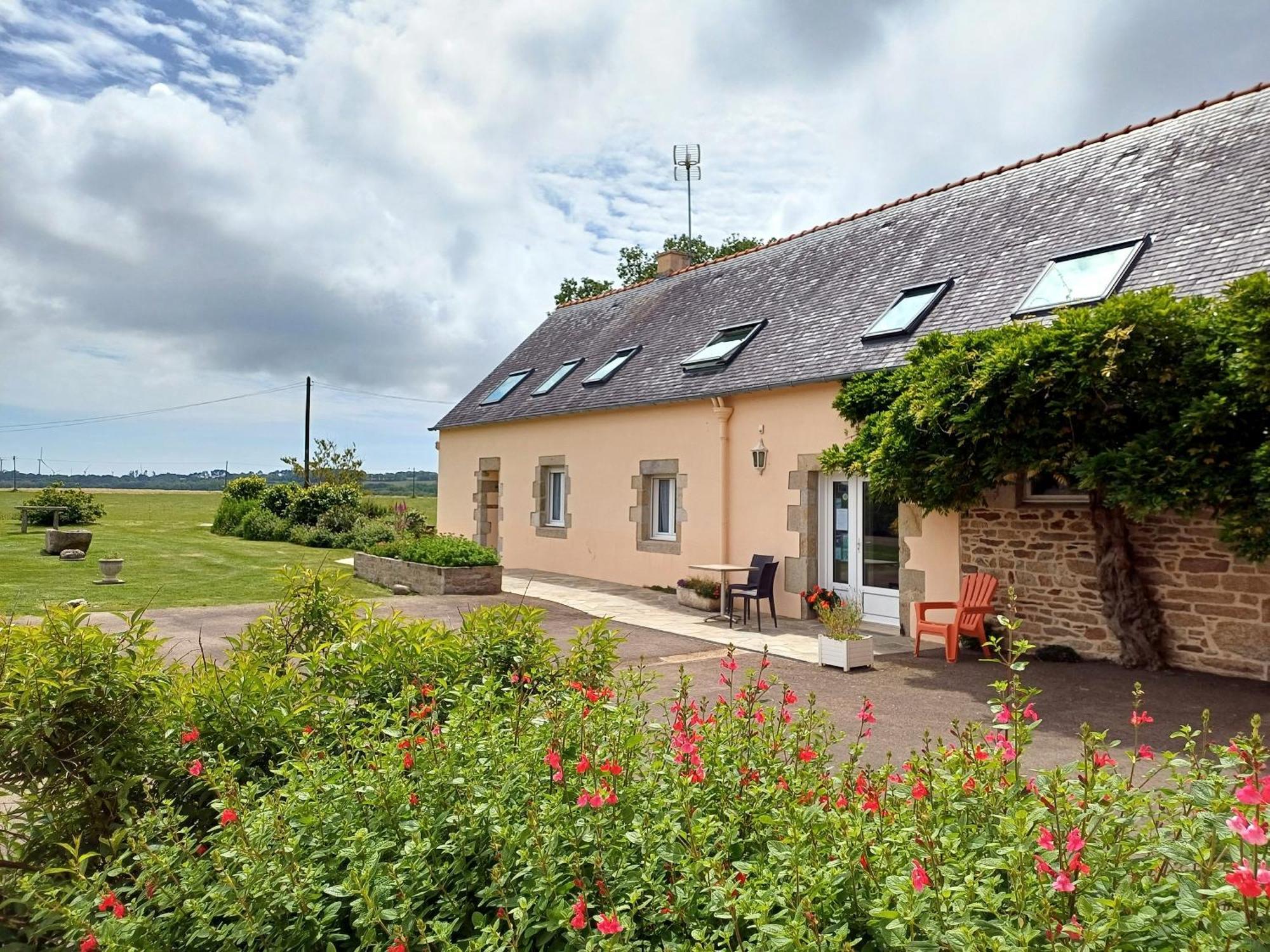 Au calme à 10mn des baies de Douarnenez et Audierne avec cuisine à disposition Mahalon Extérieur photo