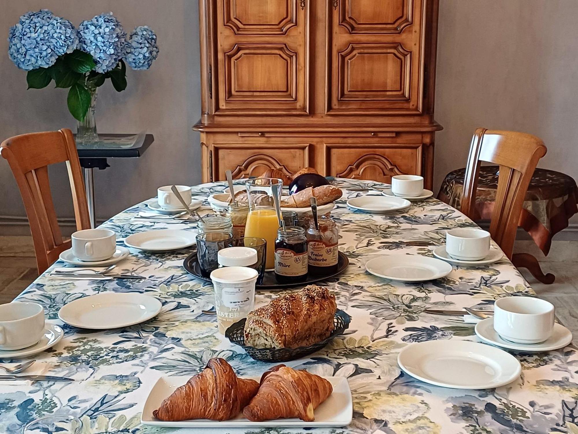 Au calme à 10mn des baies de Douarnenez et Audierne avec cuisine à disposition Mahalon Extérieur photo