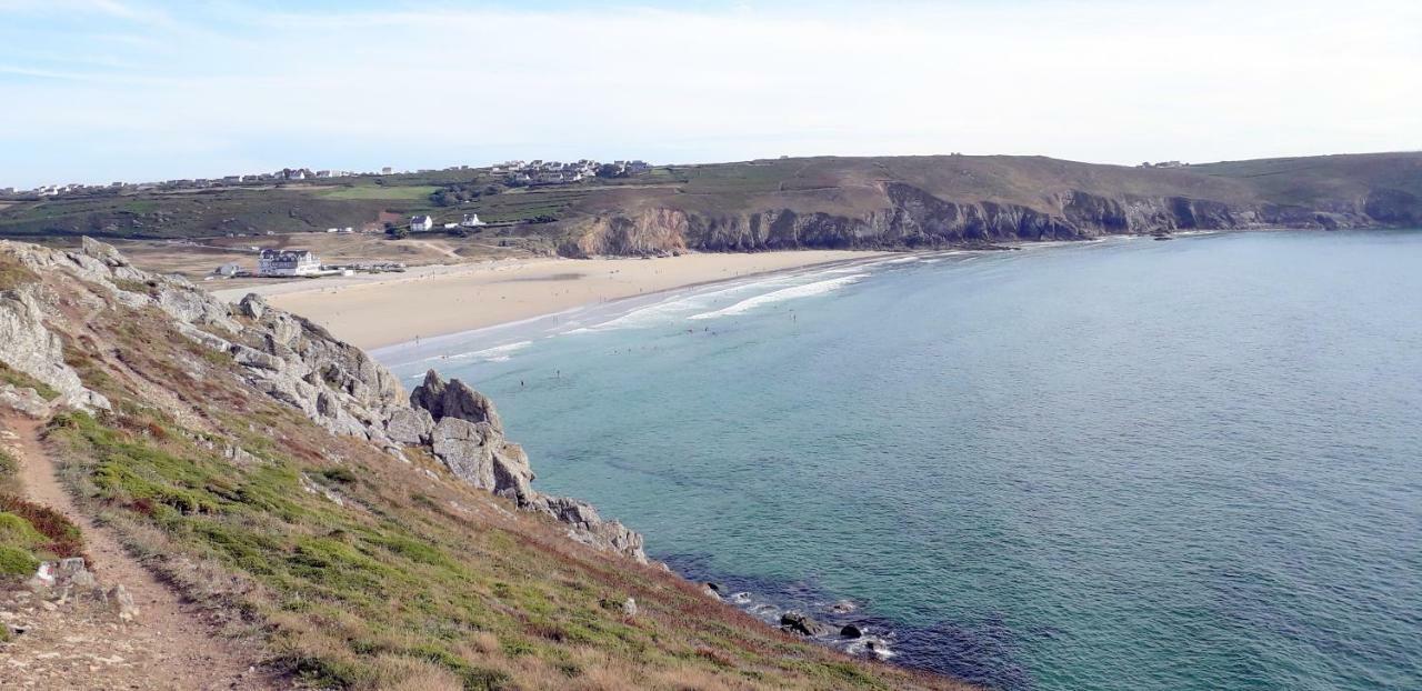 Au calme à 10mn des baies de Douarnenez et Audierne avec cuisine à disposition Mahalon Extérieur photo